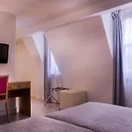 Le Compostelle 3* Paris