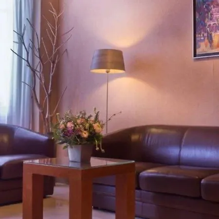 Le Compostelle 3* باريس