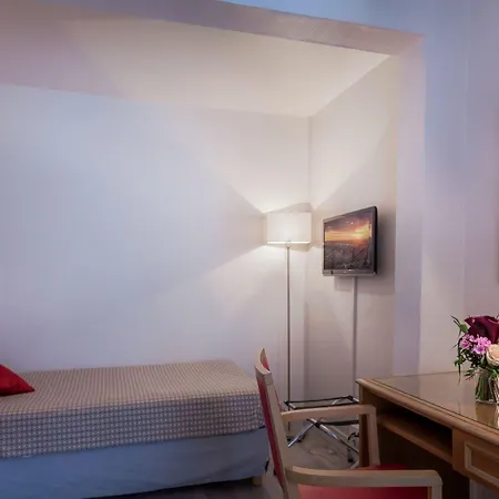 فندق Le Compostelle باريس