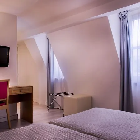 Le Compostelle 3* باريس