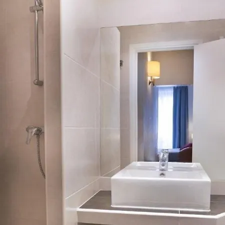 Le Compostelle 3* Parigi