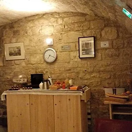 Le Compostelle 3* Paris