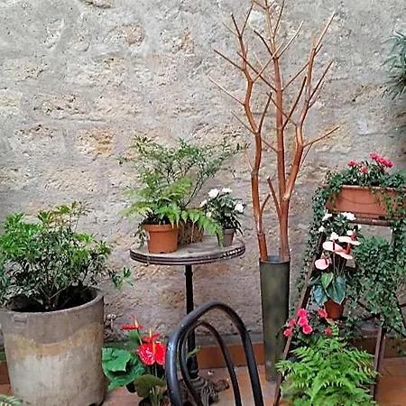 Le Compostelle 3* Paris
