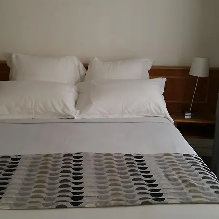 Le Compostelle 3* باريس